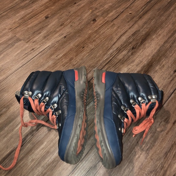 North Face Women’s Boots size 5 - Picture 3 of 6
